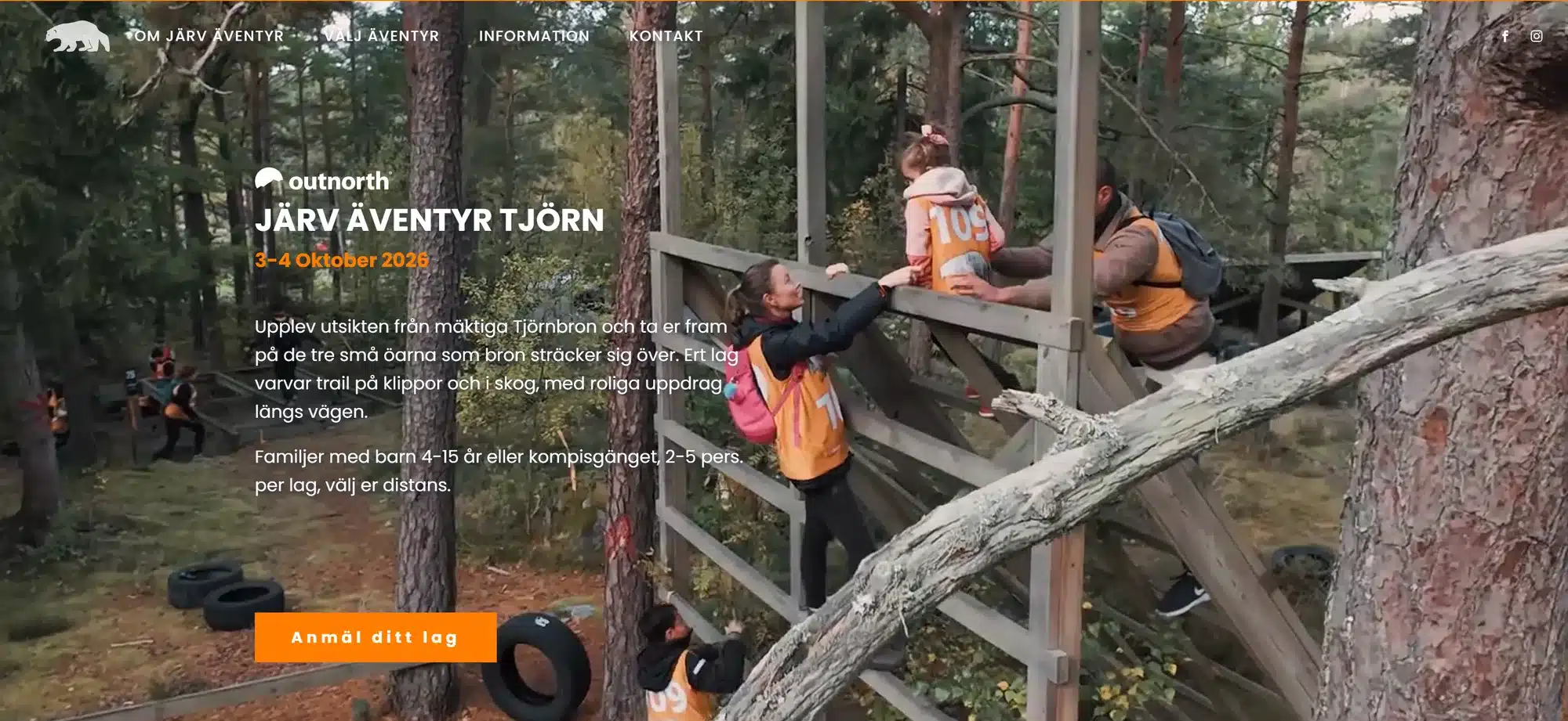 Destinationssidan för Järv Äventyr Tjörn: bakom rubriken syns barn i orange västar som klättrar i en hinderbana av trä mellan tallar, med bildäck på marken.