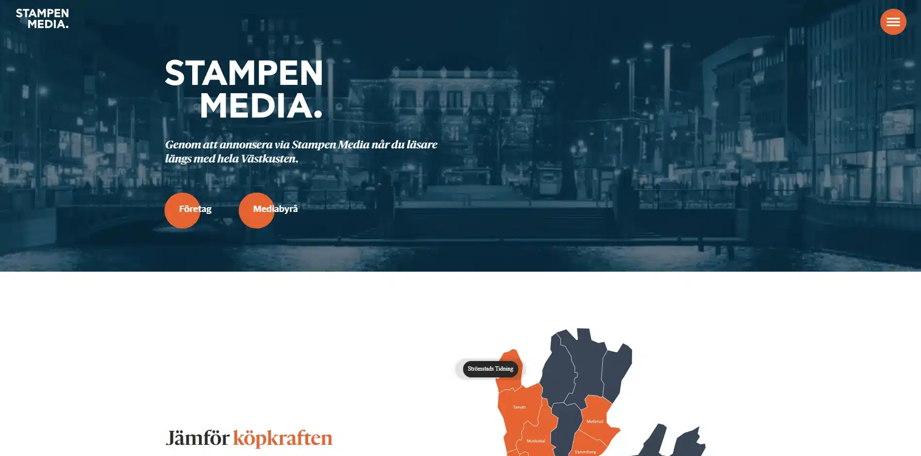 Stampen Medias B2B-startsida: mörkblå hero med en nattbild över Göteborg och rubriken om att nå läsare längs hela Västkusten, och under den avsnittet Jämför köpkraften med en karta där Strömstad, Tanum, Munkedal, Mellerud och Vänersborg är utmärkta.